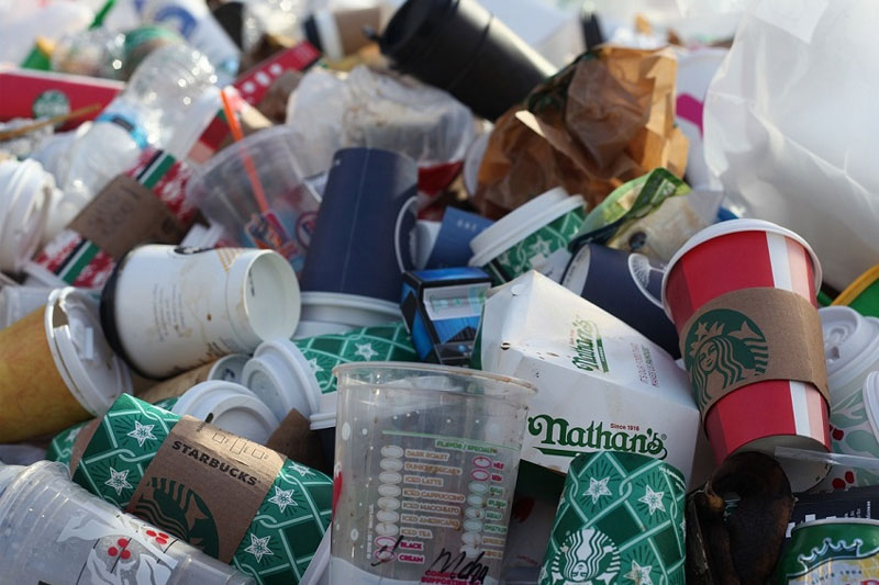  Acusan a la Comisión de Industria del Parlamento Europeo de intentar eliminar los objetivos de reutilización del Reglamento de envases y sus residuos imagen 1